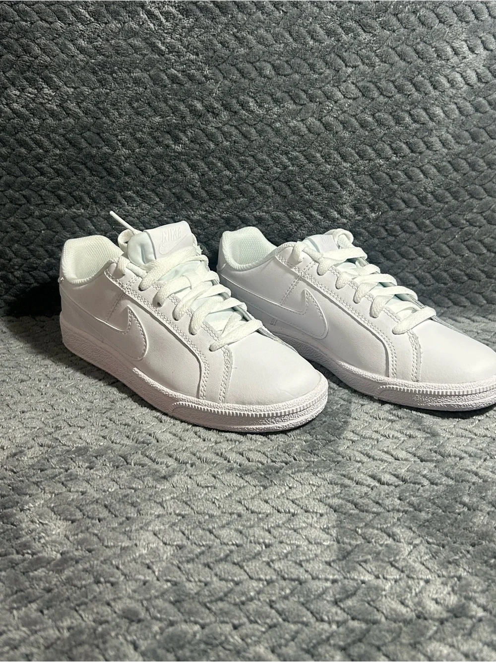 Nike Women’s White Low-Too Nike Court Royale